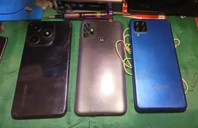 Vendo 3 smartphones Tecno, Motorola y Samsung - miniatura 2
