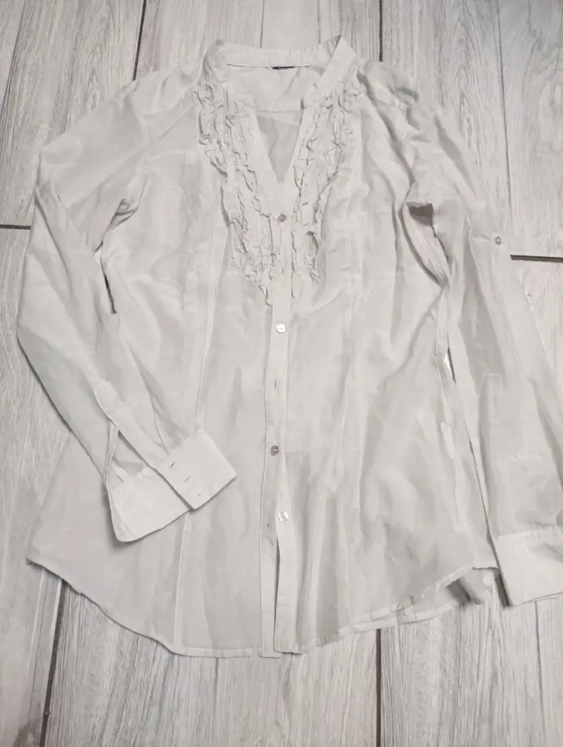 Blusa gris de mujer con volantes - 4