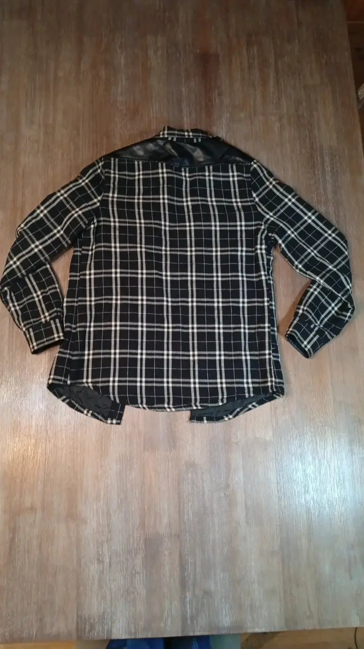 Camisa de franela a cuadros negra y blanca - 2