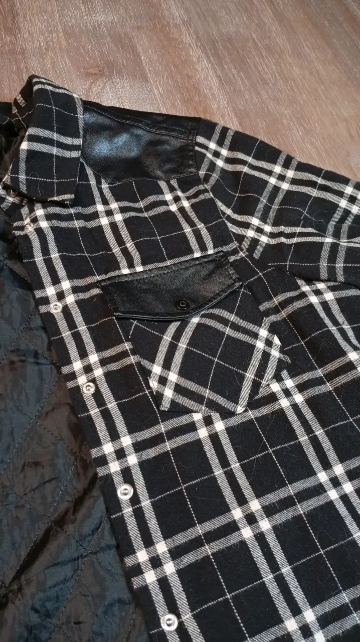 Camisa de franela a cuadros negra y blanca - 3