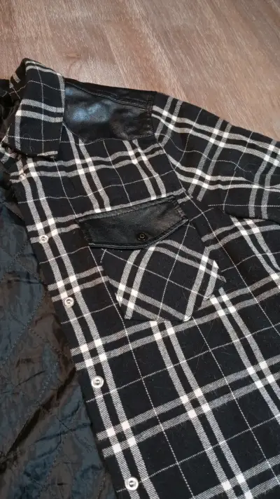 Camisa de franela a cuadros negra y blanca - miniatura 3