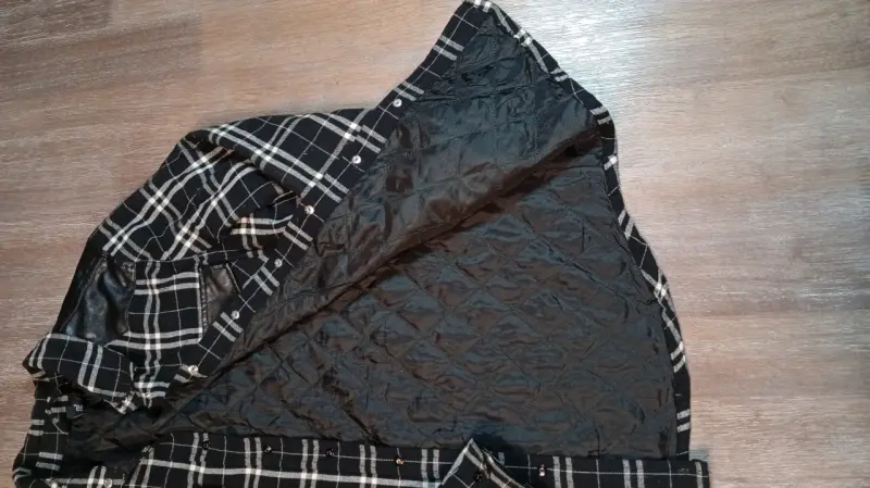 Camisa de franela a cuadros negra y blanca - 4