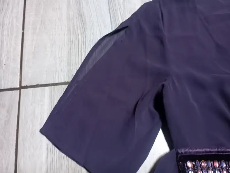 Blusa morada con detalles brillantes - 2