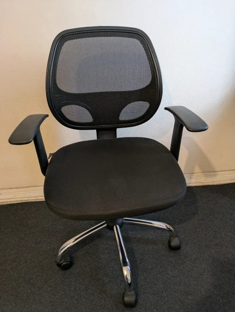 Escritorio de madera con cajones y silla de oficina - 3