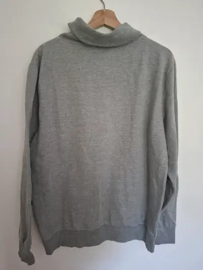 Suéter gris con cuello alto y botón Talla XL - miniatura 3