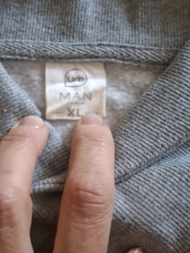 Suéter gris con cuello alto y botón Talla XL - 4