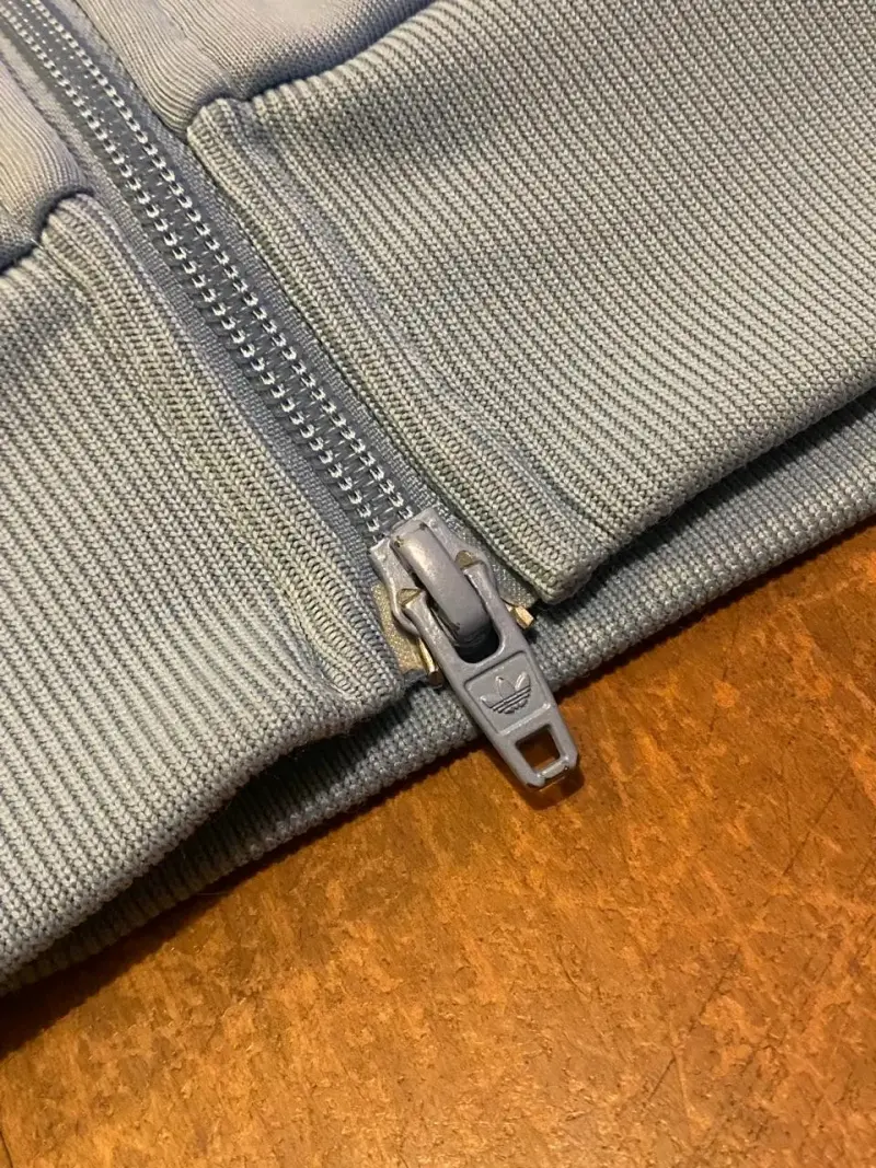 Chaqueta deportiva azul Adidas con cierre - 4