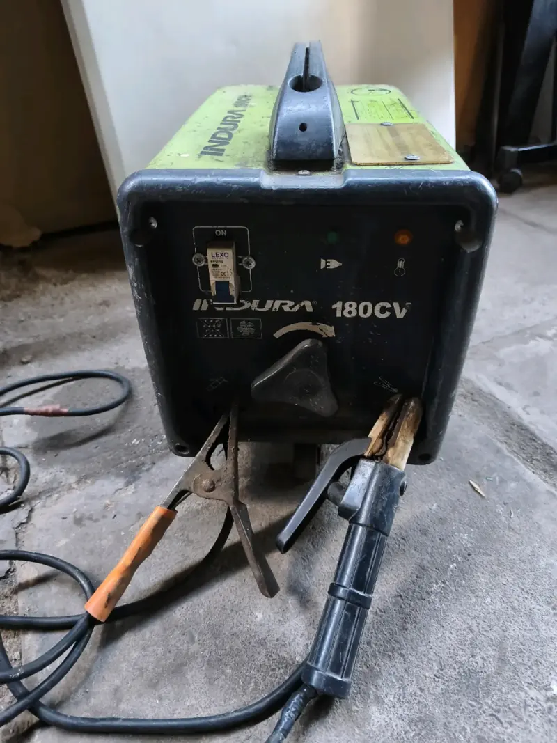 Soldadora Indura 180CV usada en buen estado - 2