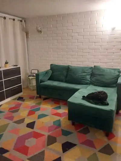 Sofá esquinero verde con chaise longue - miniatura 1