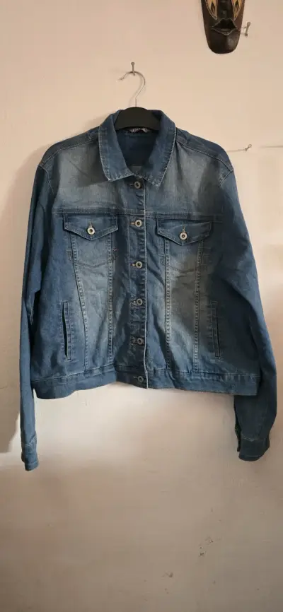 Chaqueta de mezclilla azul para mujer - miniatura 1
