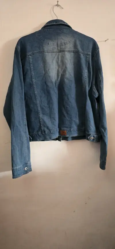 Chaqueta de mezclilla azul para mujer - miniatura 2
