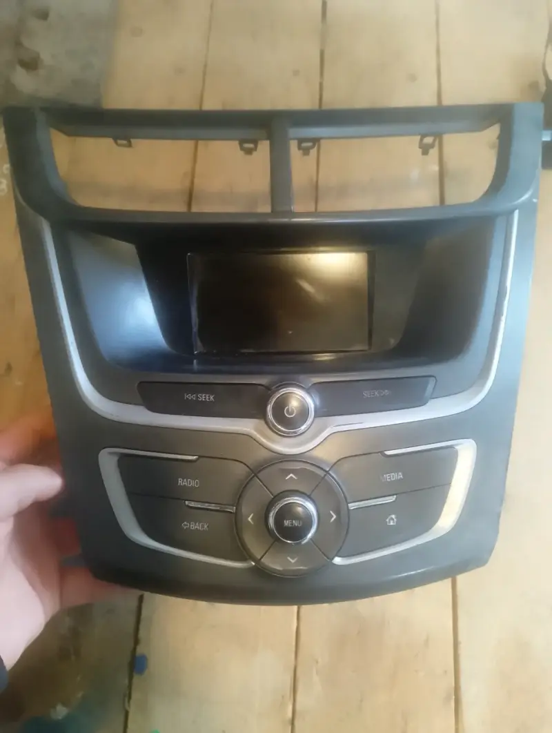 Panel frontal de radio auto Chevrolet sail 2019 - 1