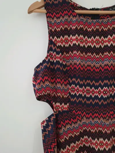 Vestido estampado zigzag AX Paris talla 14 - miniatura 2