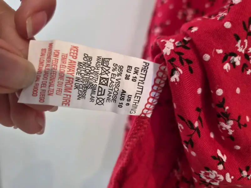 Vestido rojo floral PrettyLittleThing - 4