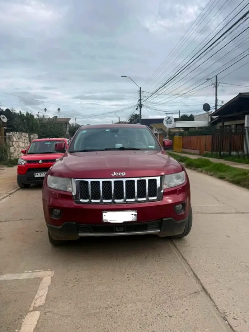 Jeep Grand Cherokee 4x4 rojo en buen estado