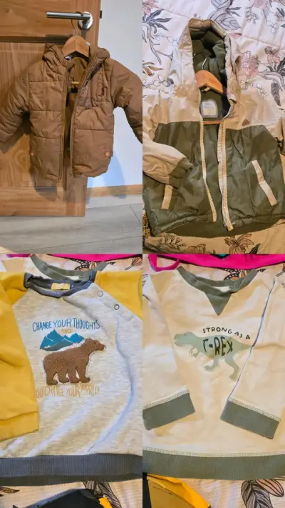 Ropa de niño variada con chaquetas y camisas - miniatura 1