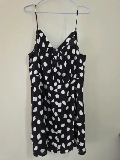 Vestido de tirantes negro con lunares blancos - miniatura 1