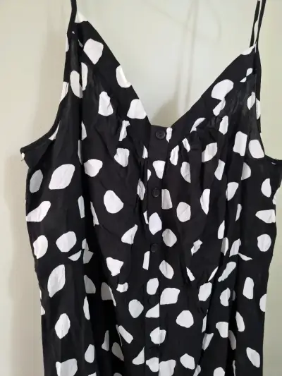 Vestido de tirantes negro con lunares blancos - miniatura 2