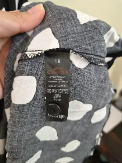 Vestido de tirantes negro con lunares blancos - miniatura 3