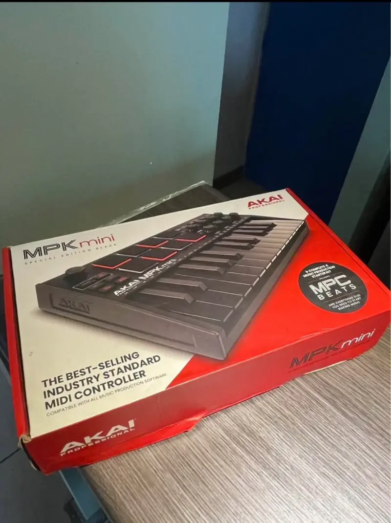 Controlador MIDI Akai MPK Mini con caja - 2