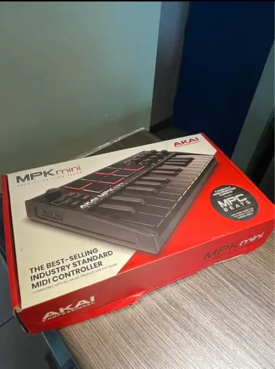 Controlador MIDI Akai MPK Mini con caja - miniatura 2