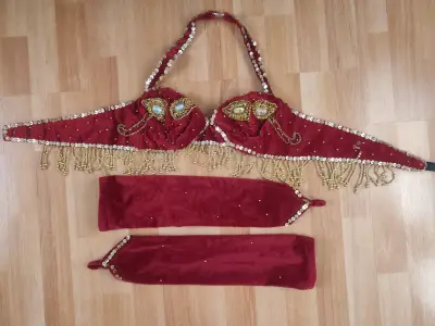 Conjunto de Danza Árabe Rojo con Detalles Dorados - miniatura 3