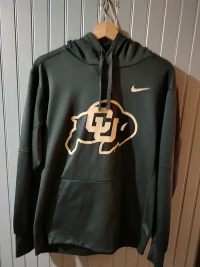 Polerón Nike Therma-Fit con logo universitario - miniatura 1