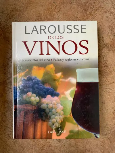 Libro Larousse de los Vinos con mapas y fotos - miniatura 1