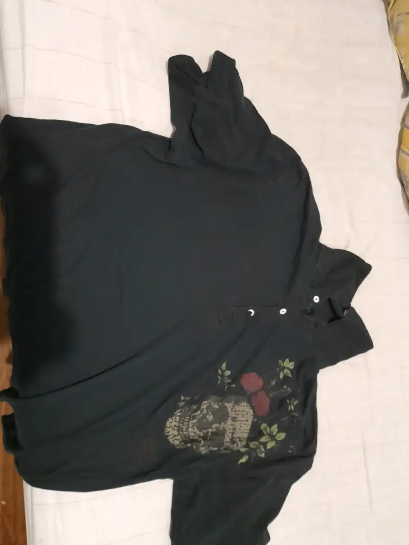 Polera negra Hard Rock con diseño de calavera - 2