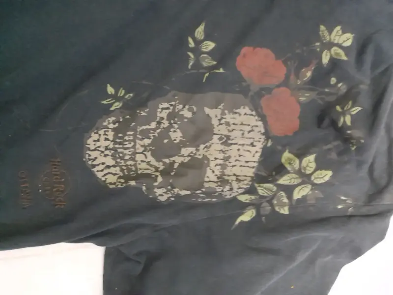 Polera negra Hard Rock con diseño de calavera - 3