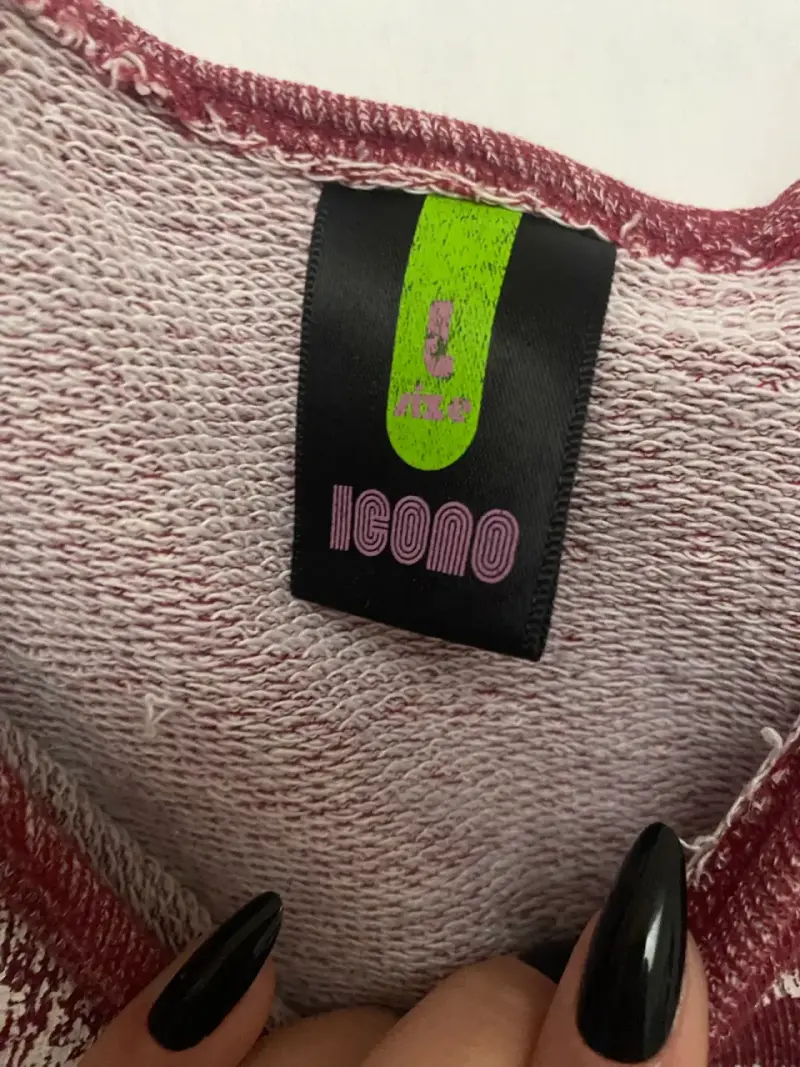 Polerón burdeos con diseño deportivo - 2