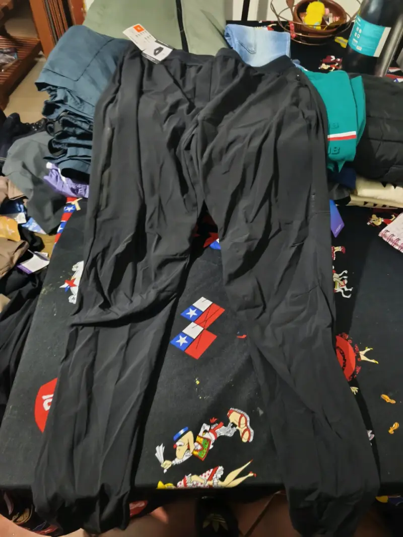 Pantalón de running negro transpirable con bolsillos - 1