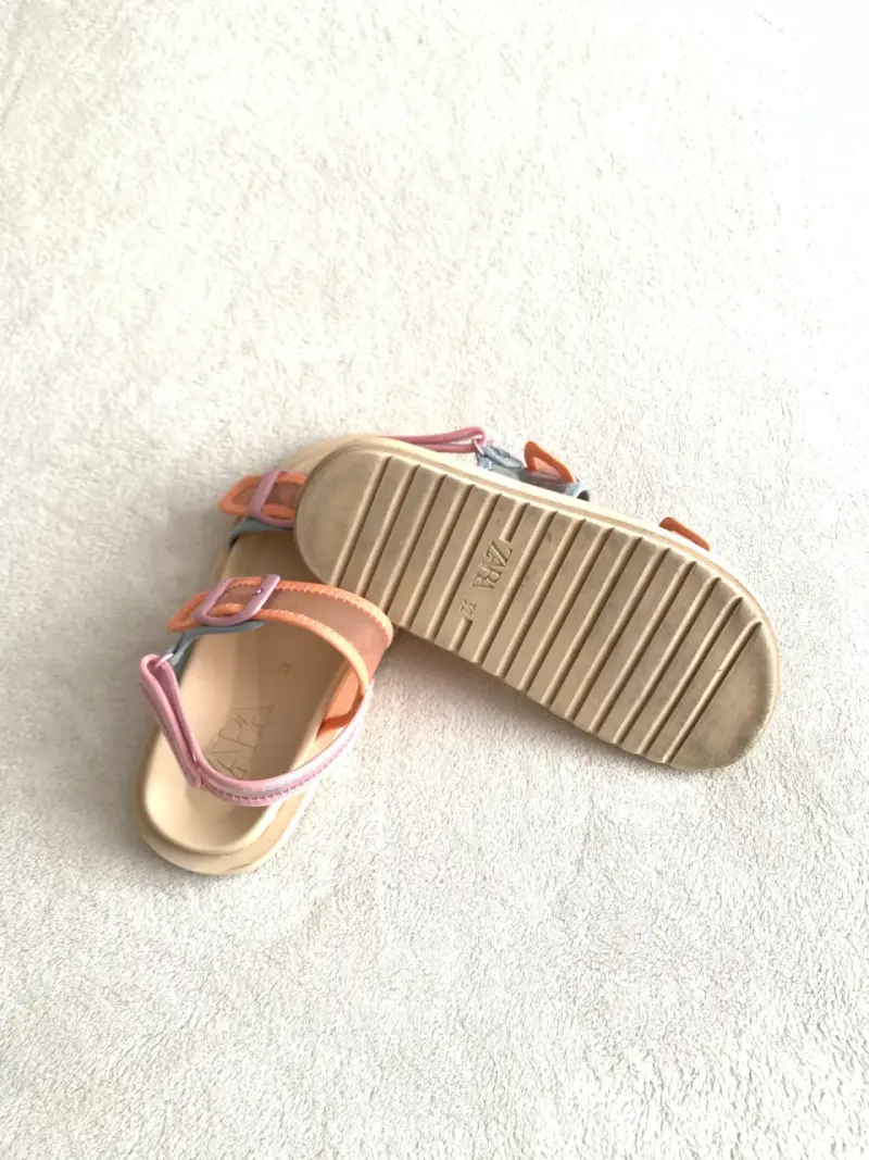 Sandalias de niña color rosa y naranja Zara - 3