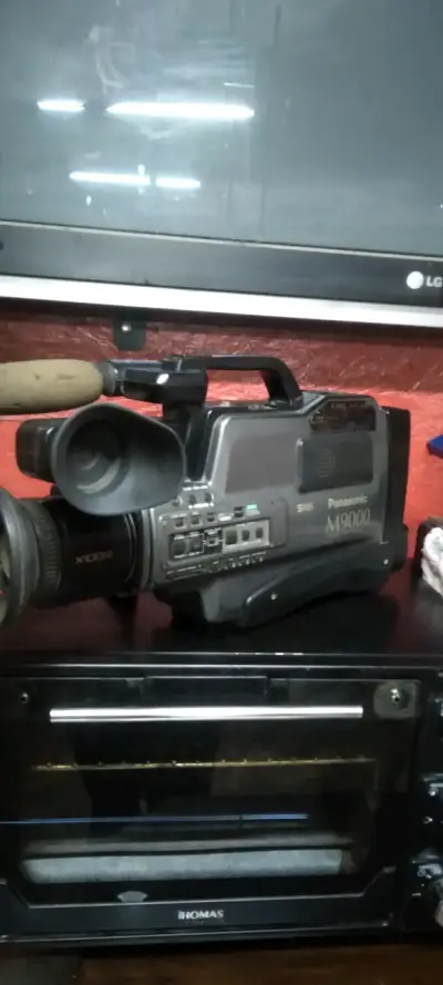 Cámara de video Panasonic M9000 VHS - miniatura 1