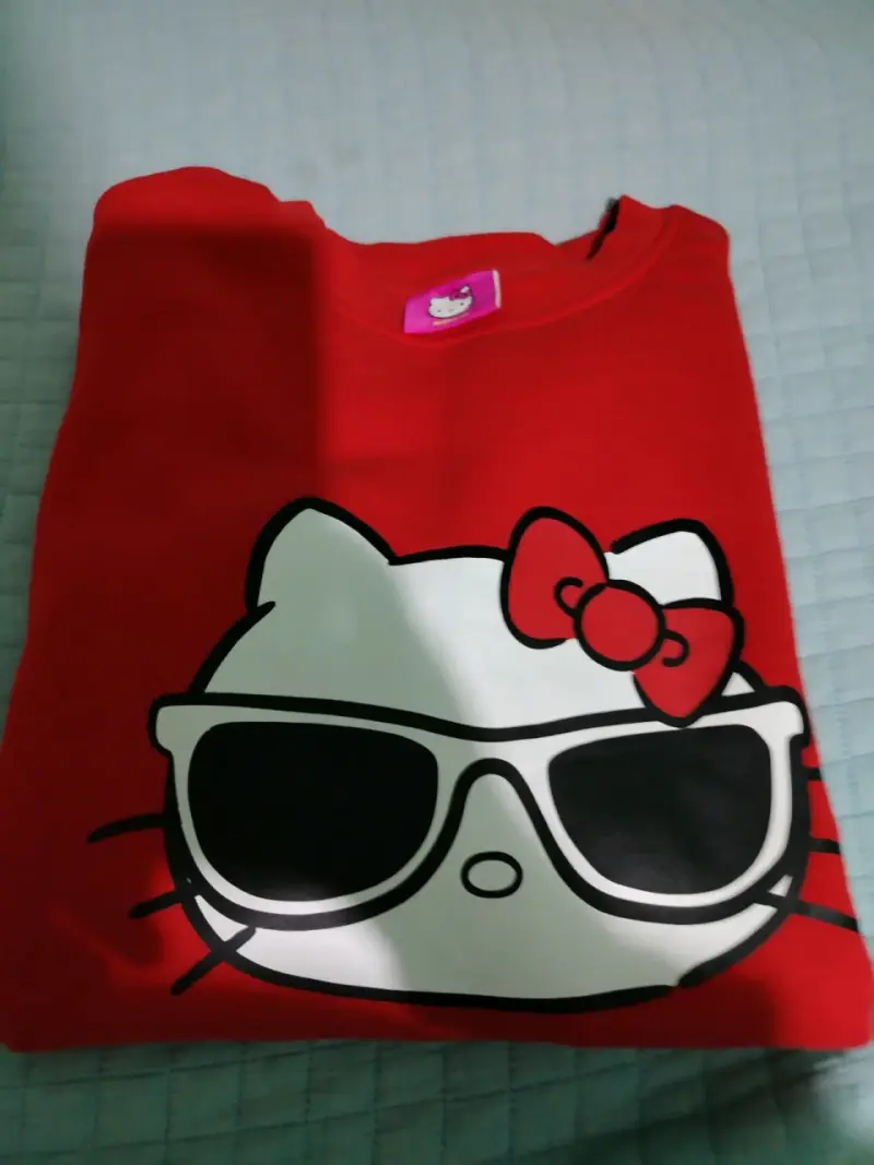 Polerón rojo Hello Kitty con gafas de sol - 3