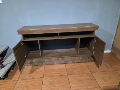 Mesa de TV con ruedas color nogal - miniatura 2