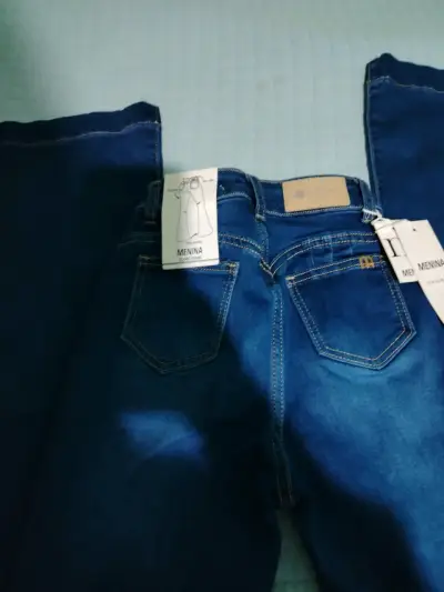 Jeans acampanados azul oscuro para mujer - miniatura 5
