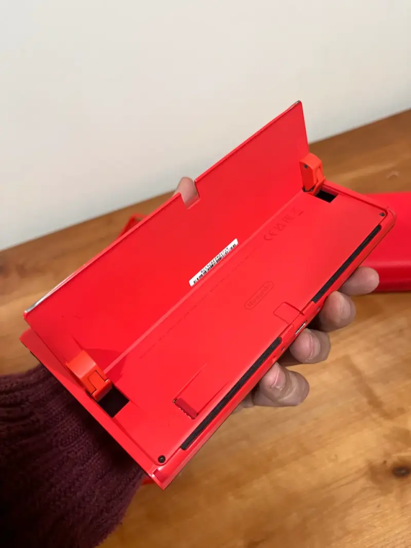 Consola Nintendo Switch OLED roja con estuche - 3