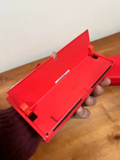Consola Nintendo Switch OLED roja con estuche - miniatura 3