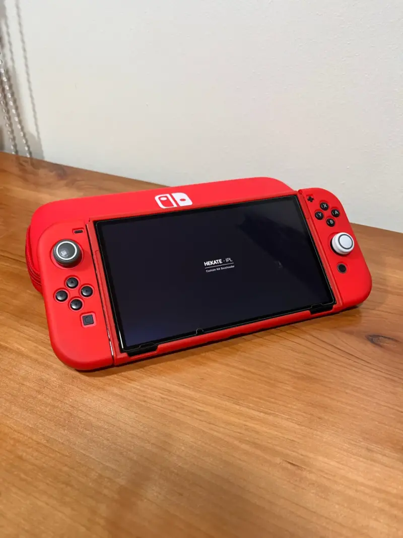 Consola Nintendo Switch OLED roja con estuche - 5