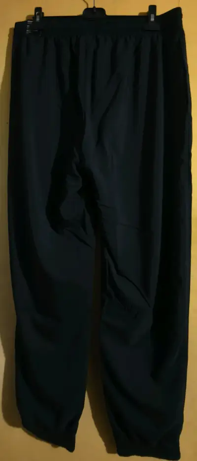 Pantalones deportivos negros con logo - miniatura 2