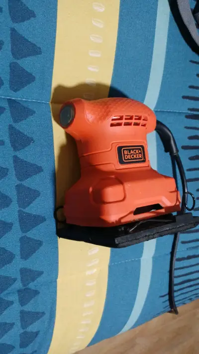 Lijadora eléctrica Black+Decker naranja compacta - miniatura 1