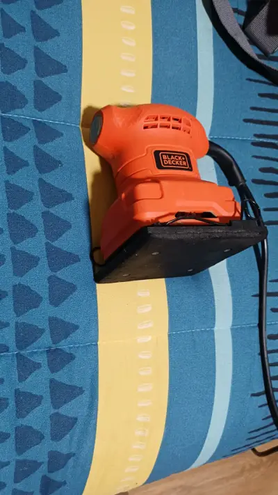 Lijadora eléctrica Black+Decker naranja compacta - miniatura 2