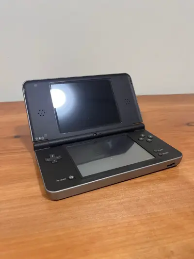 Consola portátil Nintendo DS XL en buen estado - miniatura 1