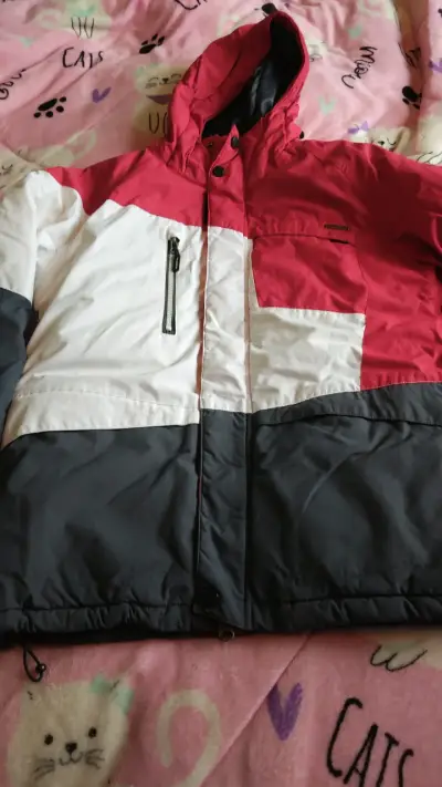 Chaqueta de invierno Maui con capucha - miniatura 1