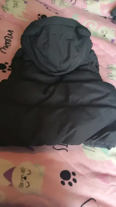 Chaleco acolchado negro con capucha - miniatura 4