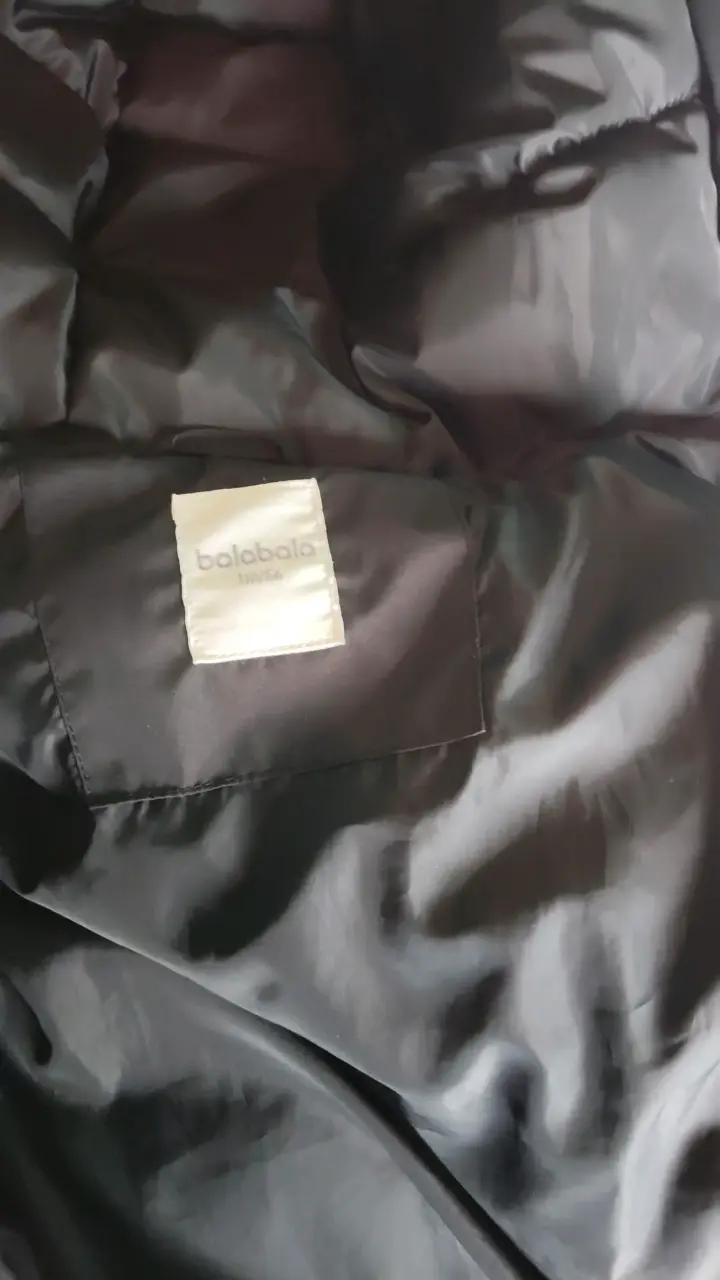 Chaleco acolchado negro con capucha - 6