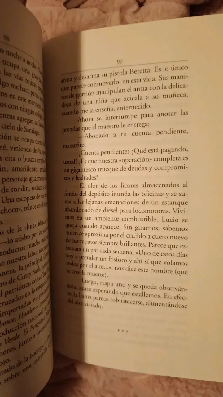 Libro 'Almuerzo de vampiros' de Carlos Franz - 3