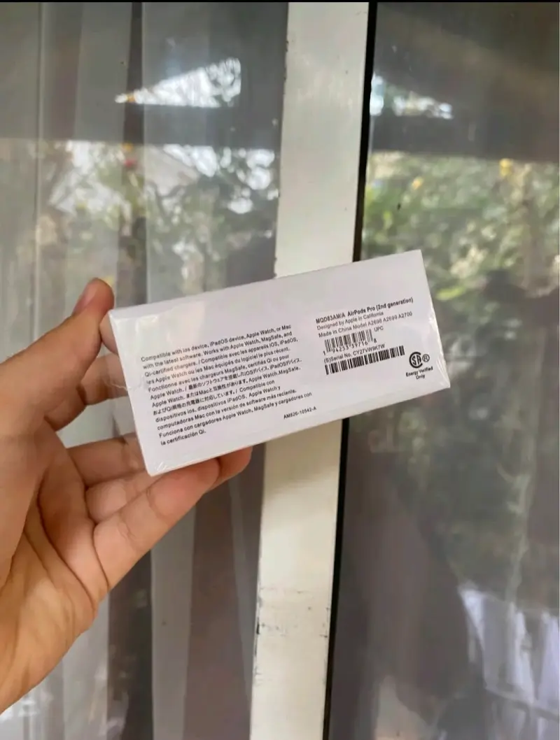 Apple AirPods Pro 2da Generación con MagSafe - 3
