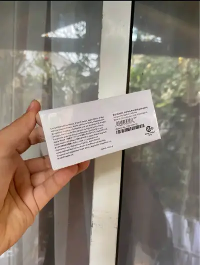 Apple AirPods Pro 2da Generación con MagSafe - miniatura 3